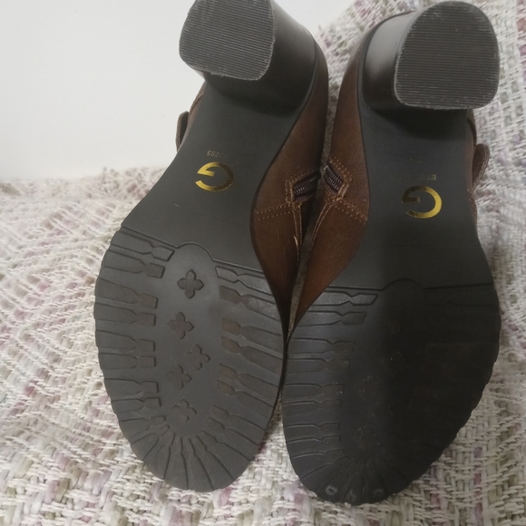 Boots - Picture 2 of 4